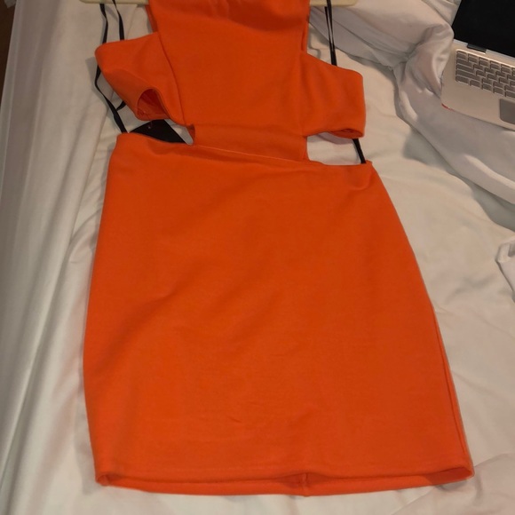 Cut out Dress - Picture 4 of 7